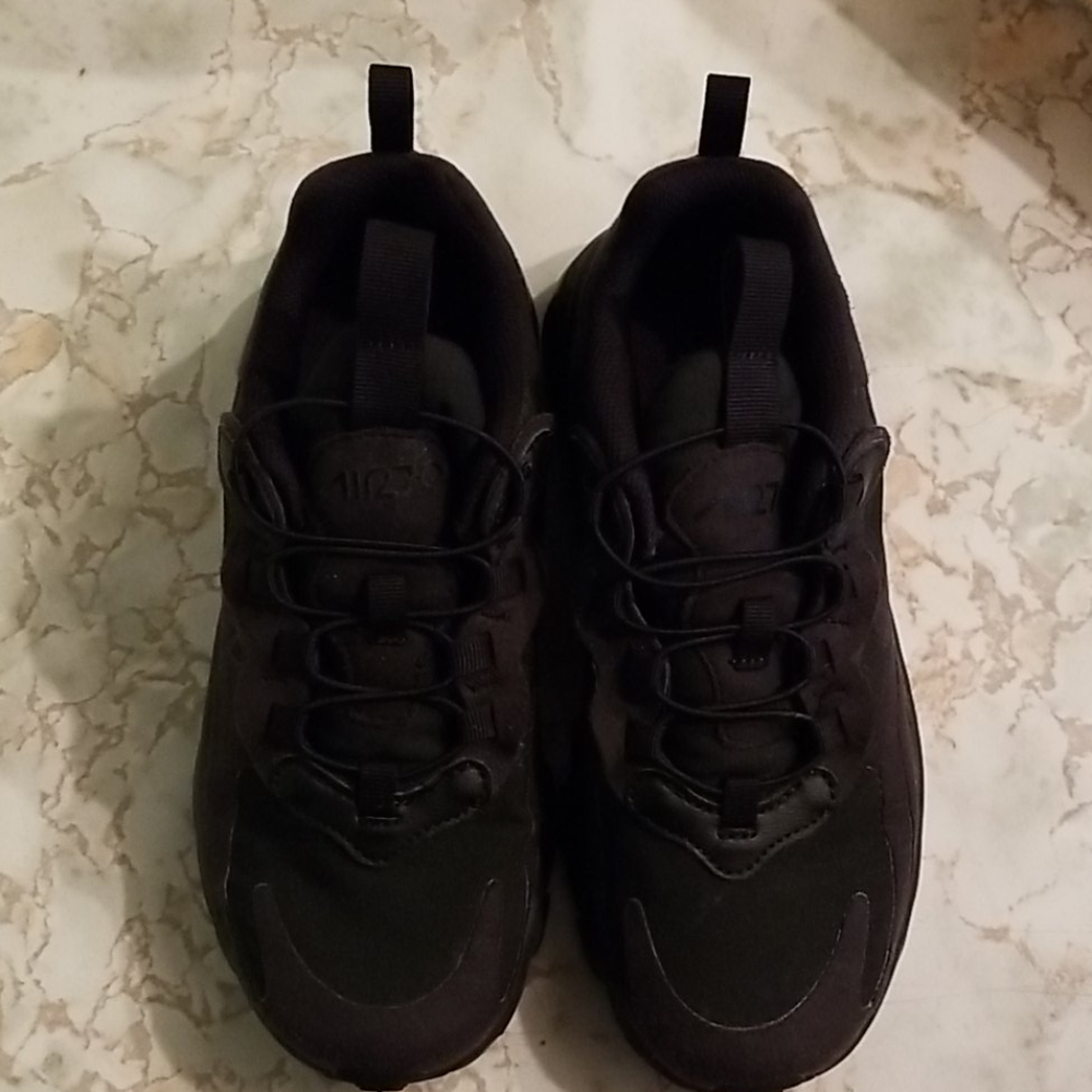 Kids tennis shoes
